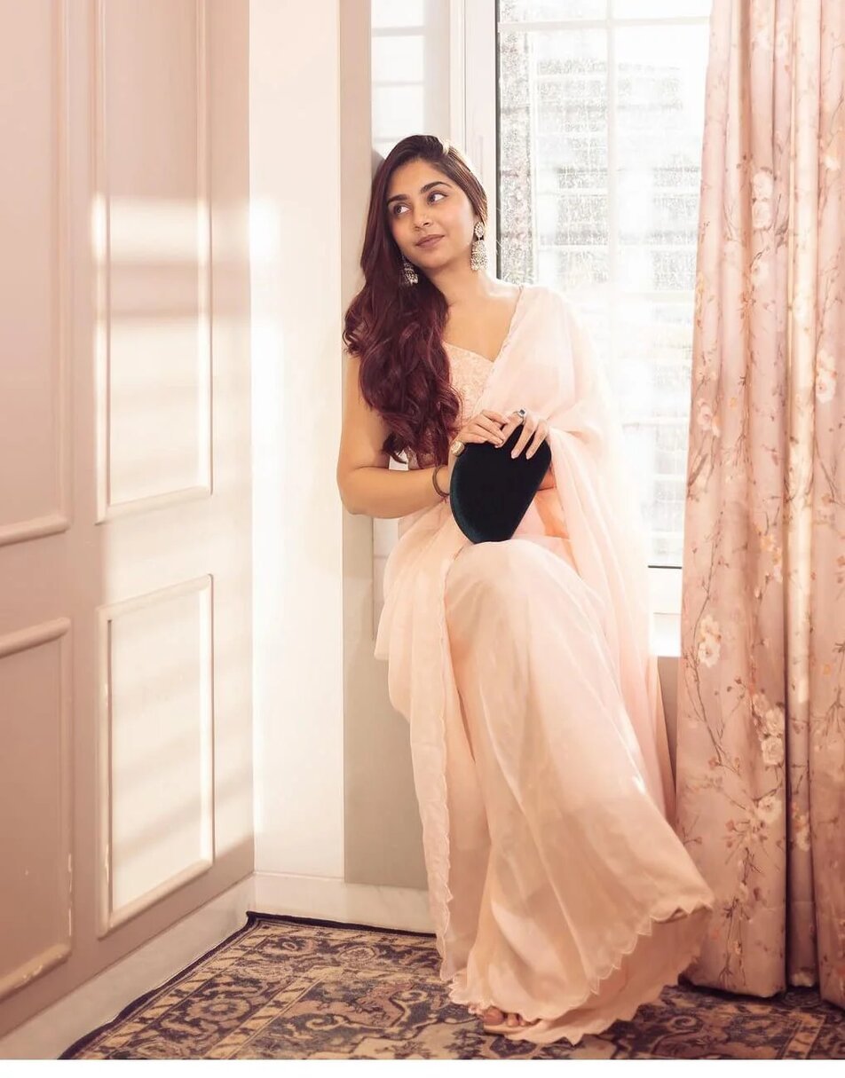 Peach Uppada Silk Saree With Scalloped Edges And Hand Embroidered Blouse