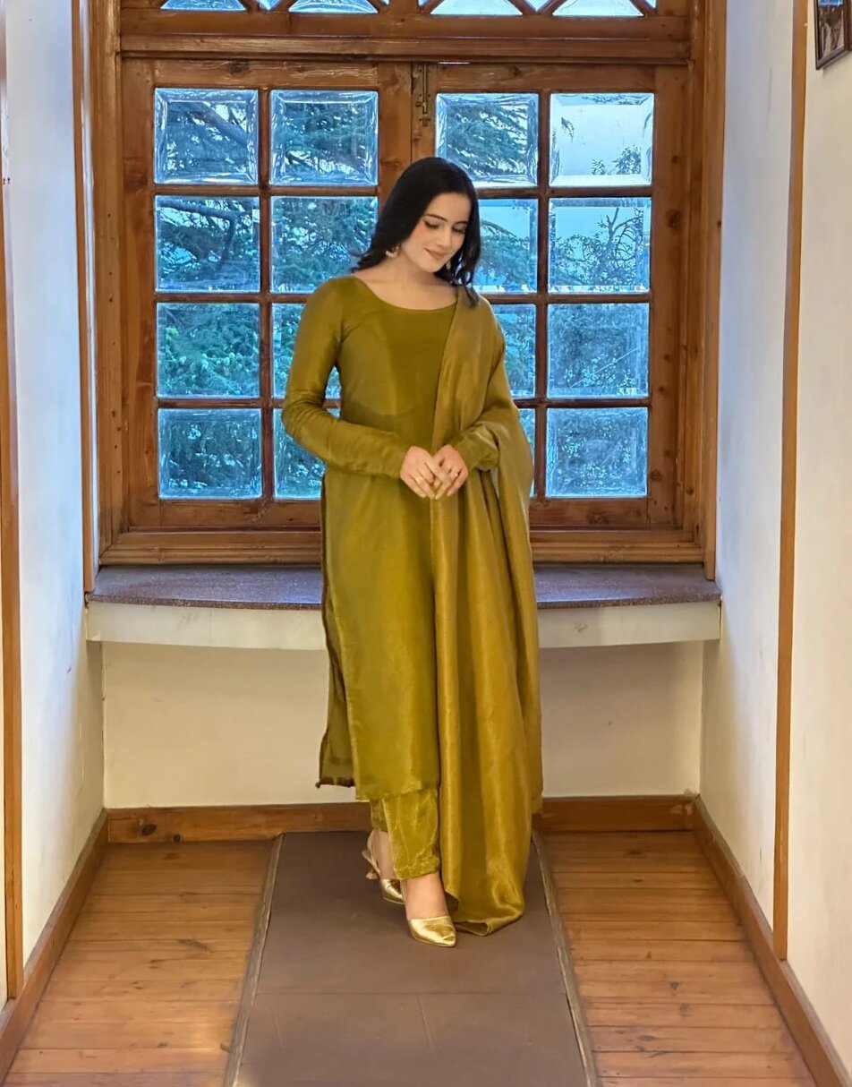 Golden tissue straight cut suit