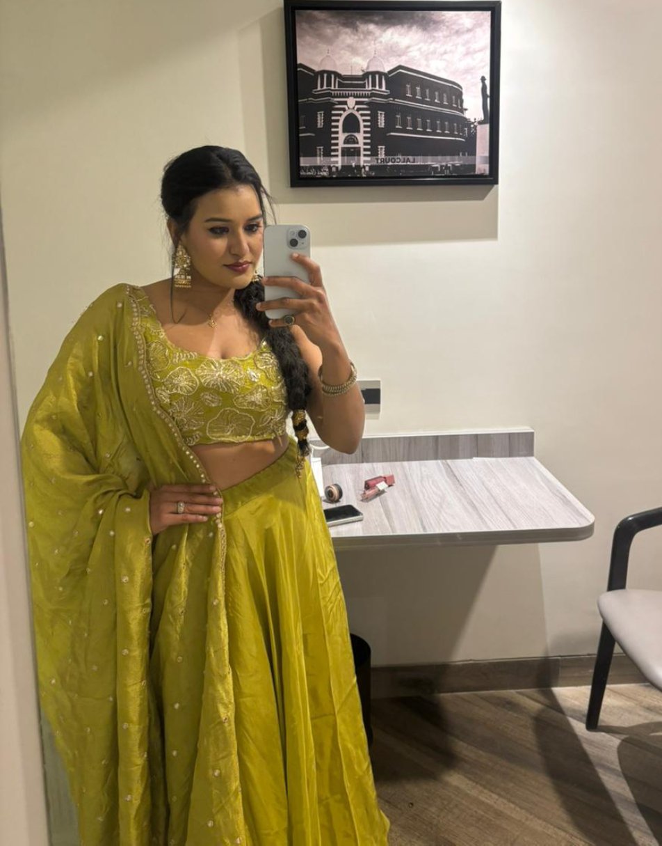 Rimzim lehenga